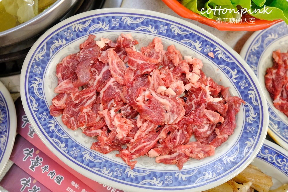 台中溫體牛火鍋老店!牛董牛肉爐現切台灣牛吃過都說讚～牛筋貢丸必點