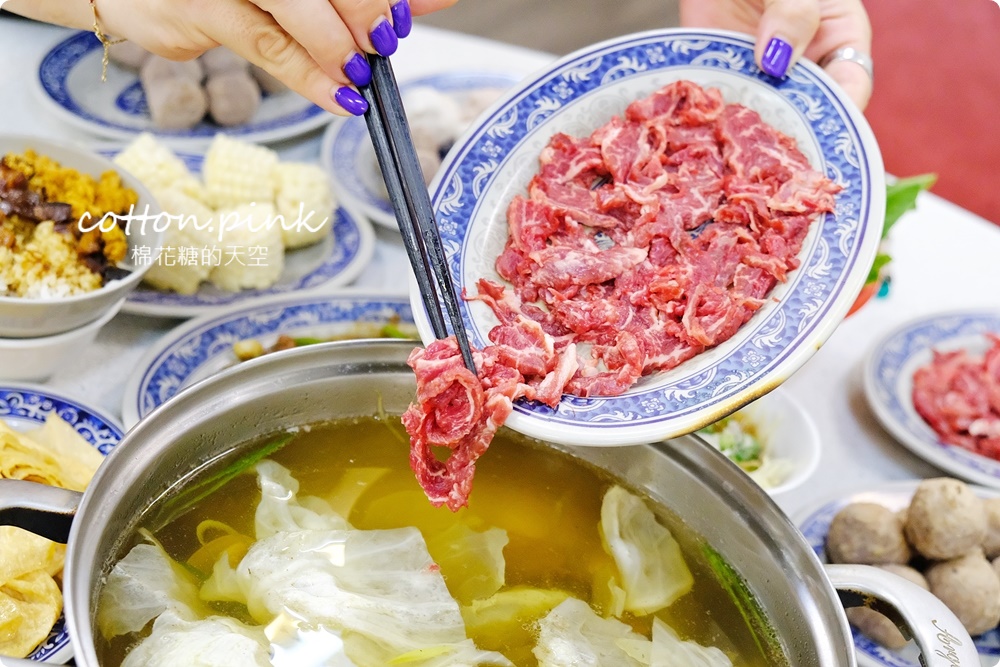 台中溫體牛火鍋老店!牛董牛肉爐現切台灣牛吃過都說讚～牛筋貢丸必點