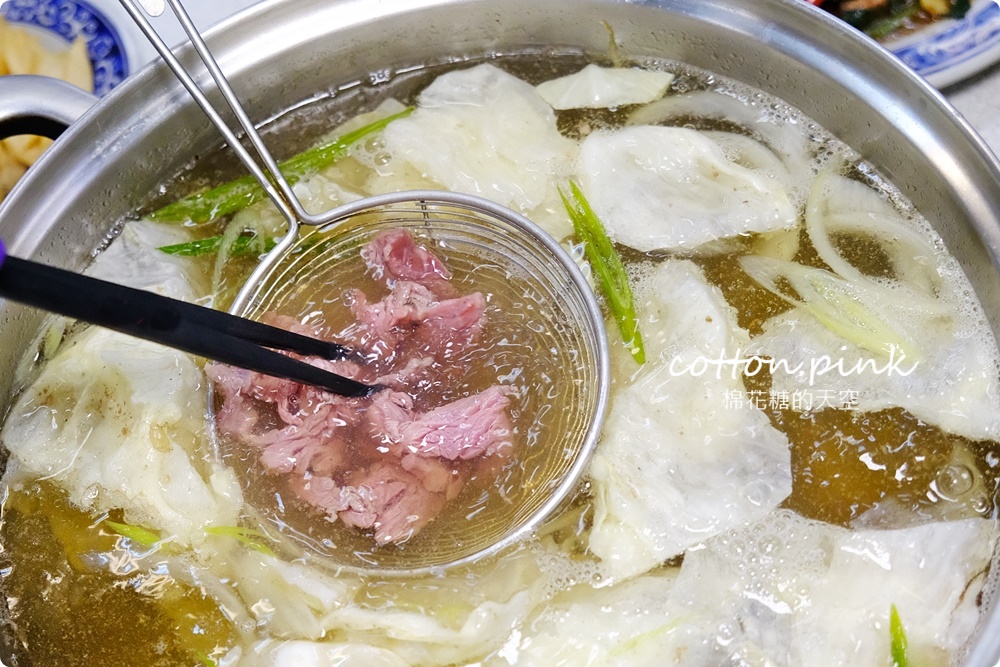 台中溫體牛火鍋老店!牛董牛肉爐現切台灣牛吃過都說讚～牛筋貢丸必點