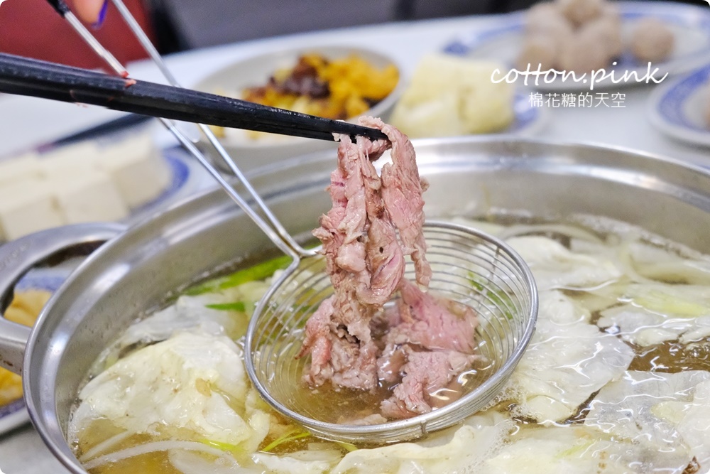 台中溫體牛火鍋老店!牛董牛肉爐現切台灣牛吃過都說讚～牛筋貢丸必點