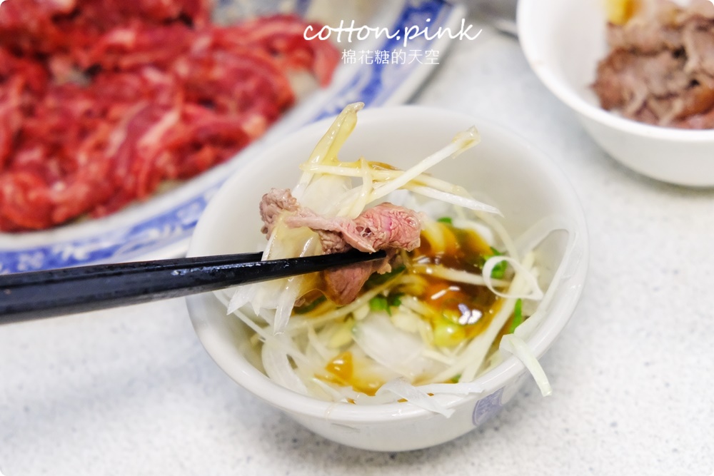 台中溫體牛火鍋老店!牛董牛肉爐現切台灣牛吃過都說讚～牛筋貢丸必點
