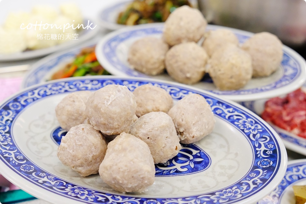 台中溫體牛火鍋老店!牛董牛肉爐現切台灣牛吃過都說讚～牛筋貢丸必點