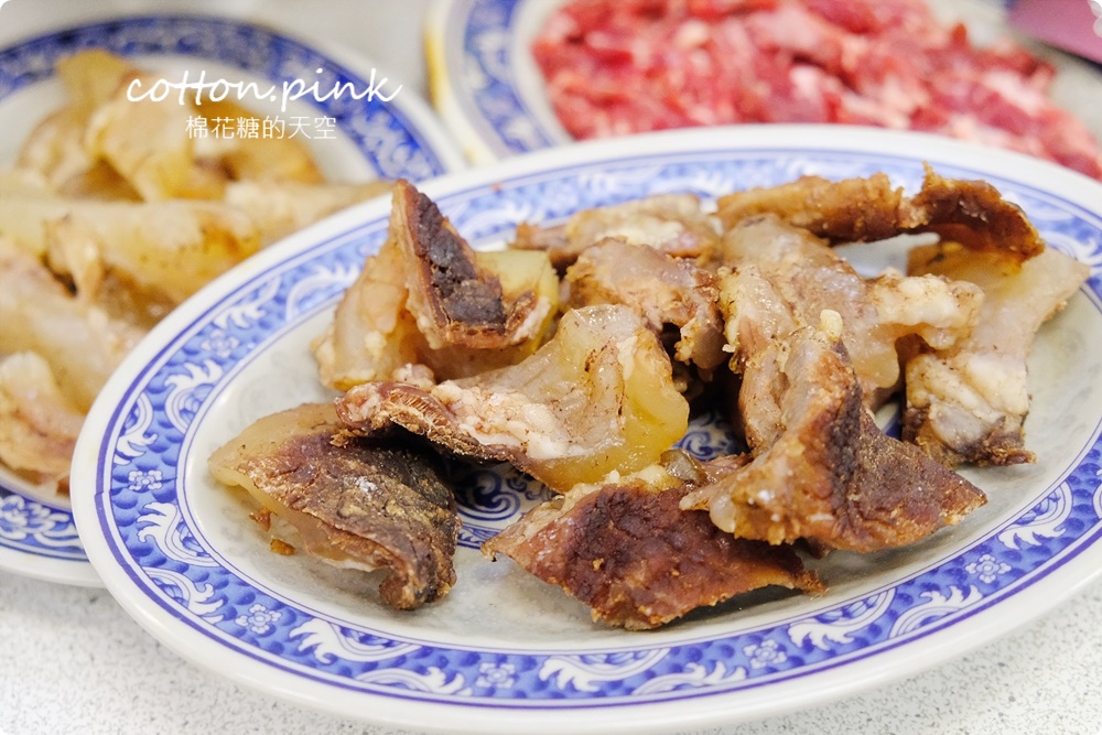 台中溫體牛火鍋老店!牛董牛肉爐現切台灣牛吃過都說讚～牛筋貢丸必點