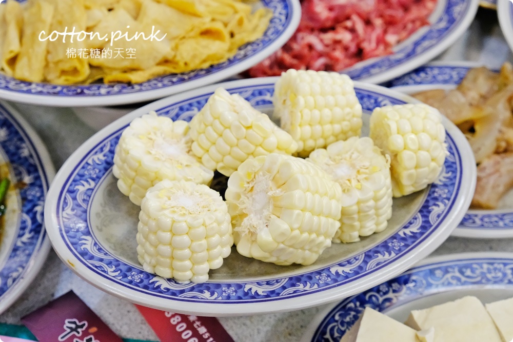 台中溫體牛火鍋老店!牛董牛肉爐現切台灣牛吃過都說讚～牛筋貢丸必點