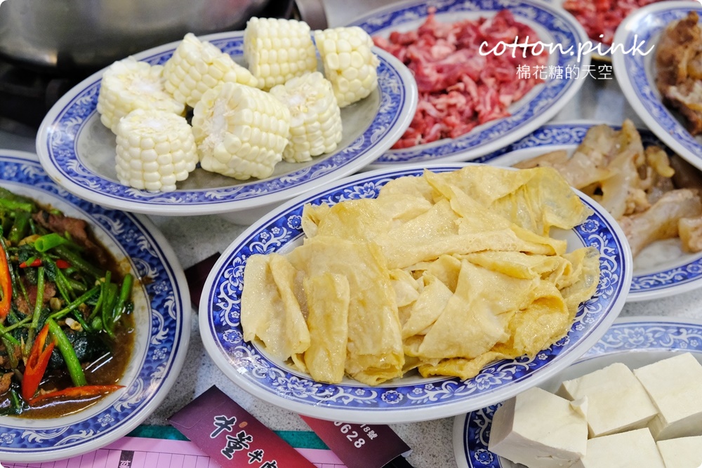 台中溫體牛火鍋老店!牛董牛肉爐現切台灣牛吃過都說讚～牛筋貢丸必點