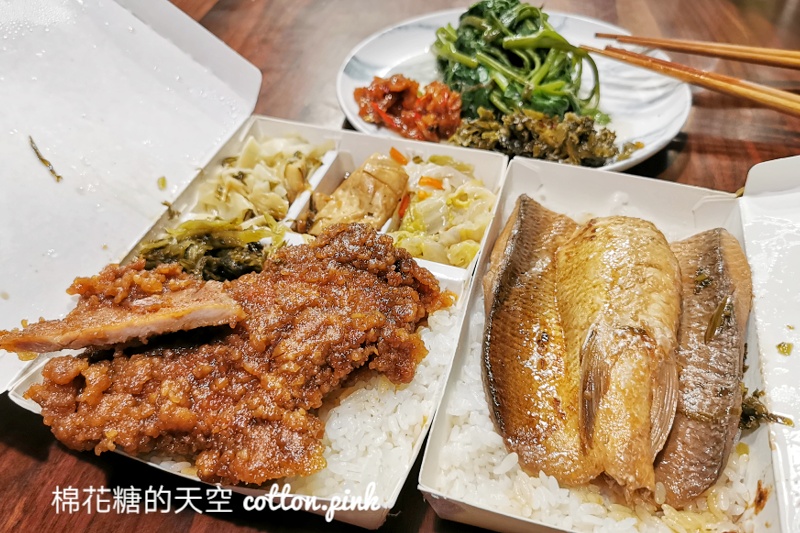 台中夜間部爌肉飯也可以包便當！打開魯排骨大小有嚇到我～