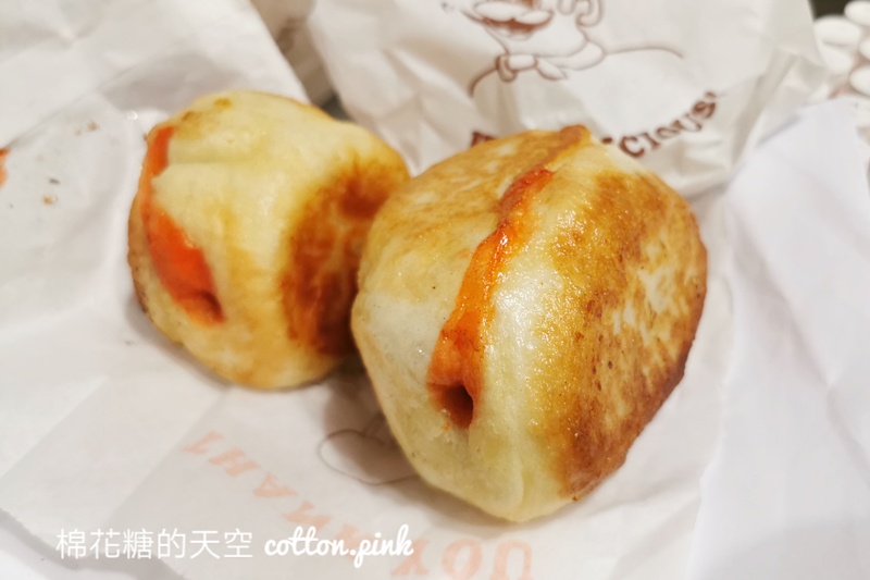 台中排隊美食|大墩十一街水煎包一開門就滿滿人潮！這個三角形的更好吃～