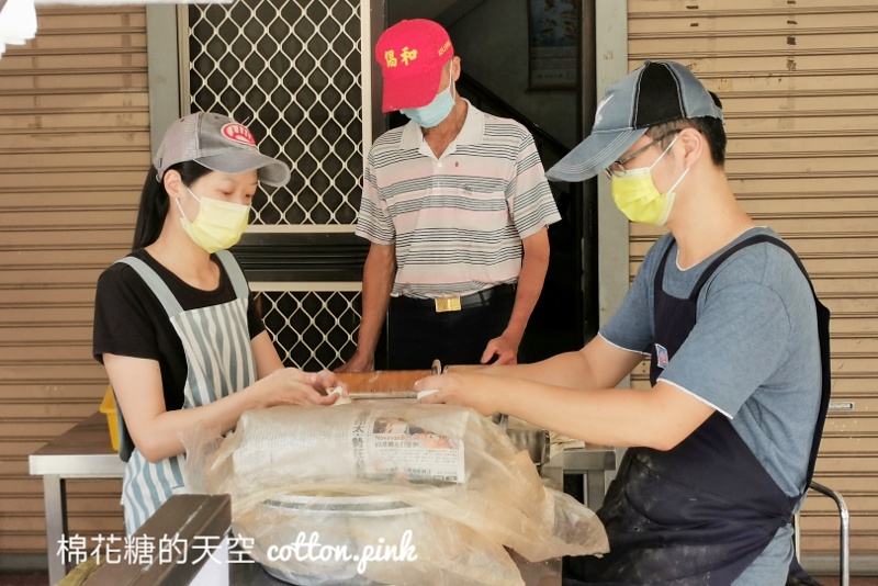 台中排隊美食|大墩十一街水煎包一開門就滿滿人潮！這個三角形的更好吃～