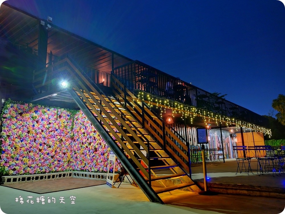 台中1683夜景咖啡坐享華麗夜景、繽紛花牆、3D彩繪超好拍！