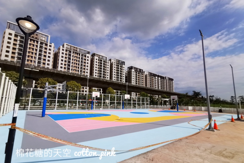 台中最新馬卡龍公園～還沒啟用就吸睛！還有寵物專區喔！