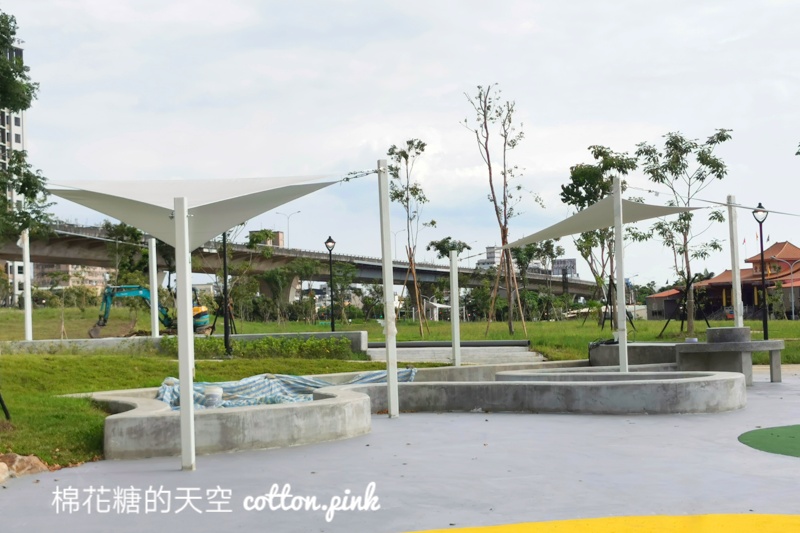 台中最新馬卡龍公園～還沒啟用就吸睛！還有寵物專區喔！
