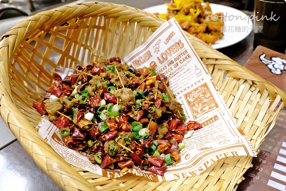 台中熱炒店裡吃現烤牛排！烘牛現炒精緻菜色創造宵夜新高度