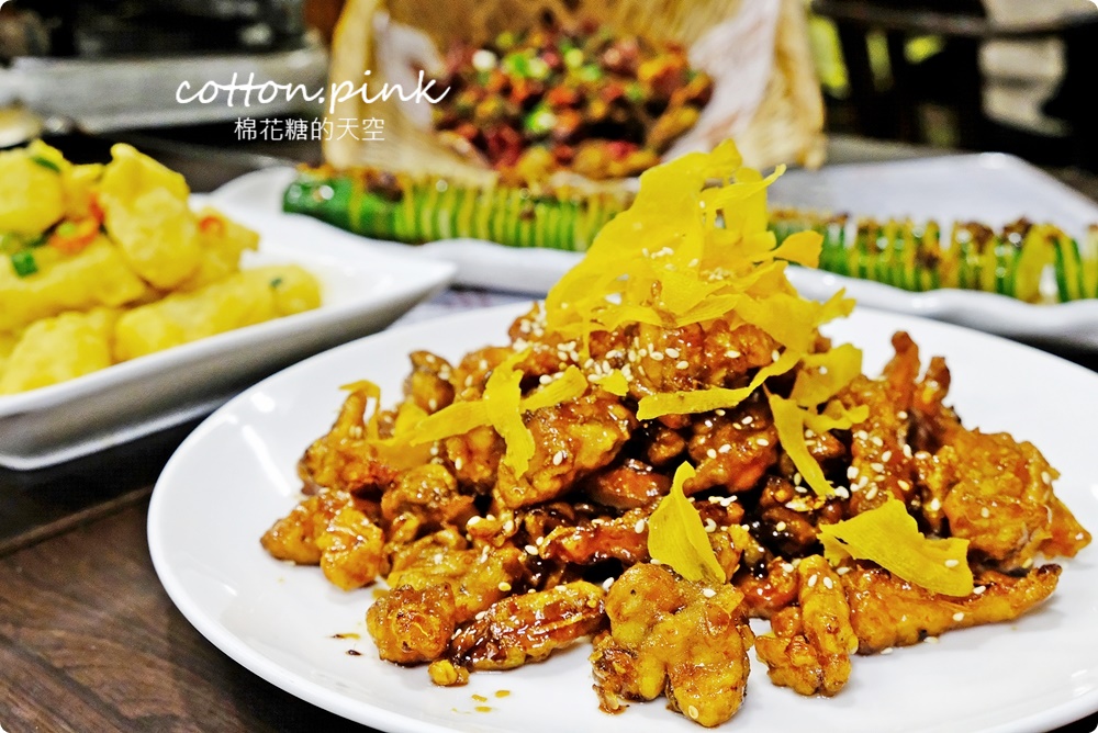 台中熱炒店裡吃現烤牛排！烘牛現炒精緻菜色創造宵夜新高度
