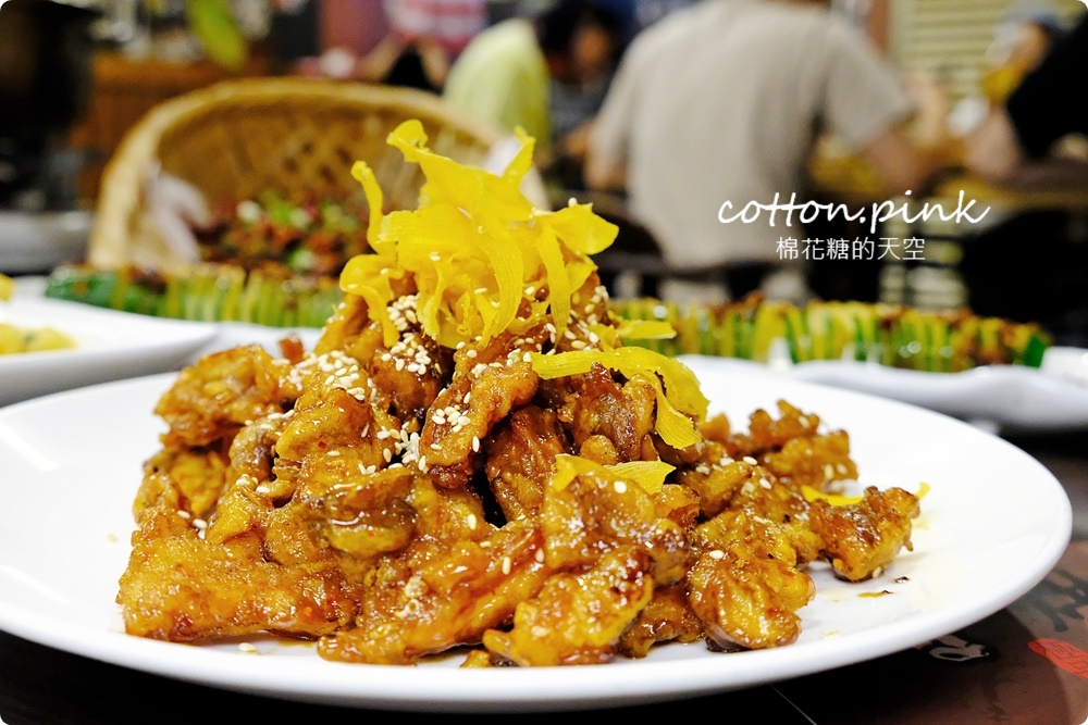 台中熱炒店裡吃現烤牛排！烘牛現炒精緻菜色創造宵夜新高度