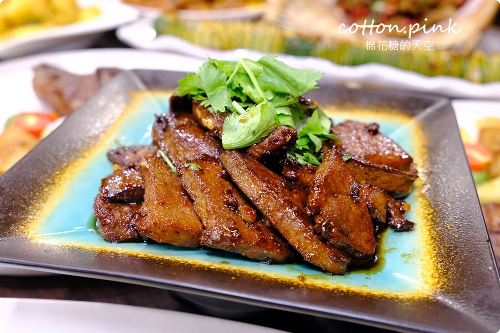 台中熱炒店裡吃現烤牛排！烘牛現炒精緻菜色創造宵夜新高度