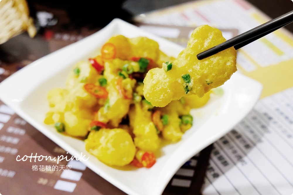 台中熱炒店裡吃現烤牛排！烘牛現炒精緻菜色創造宵夜新高度
