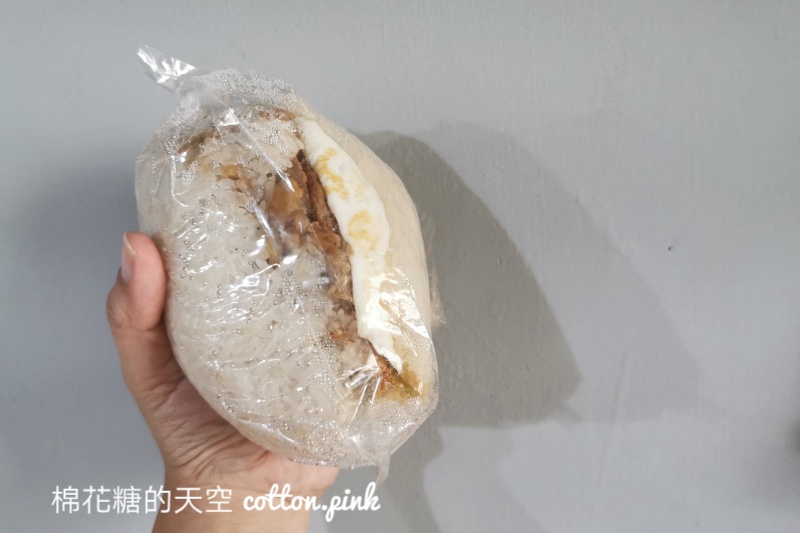 台中早餐飯糰這家超大顆！霸王燒肉飯糰綜合口味雙主菜耶～
