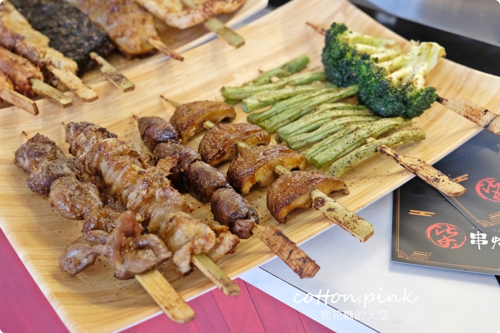 逢甲五顆星串燒！柒息地串燒居酒屋～推薦必點烤雞腿、豆皮
