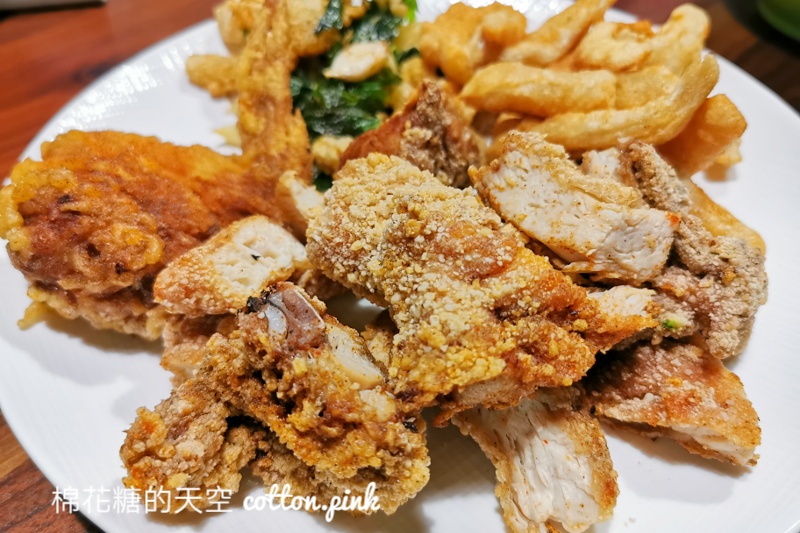 台中鹹酥雞這家好低調-弘敏雞排雞湯翅超厲害！真的有汁