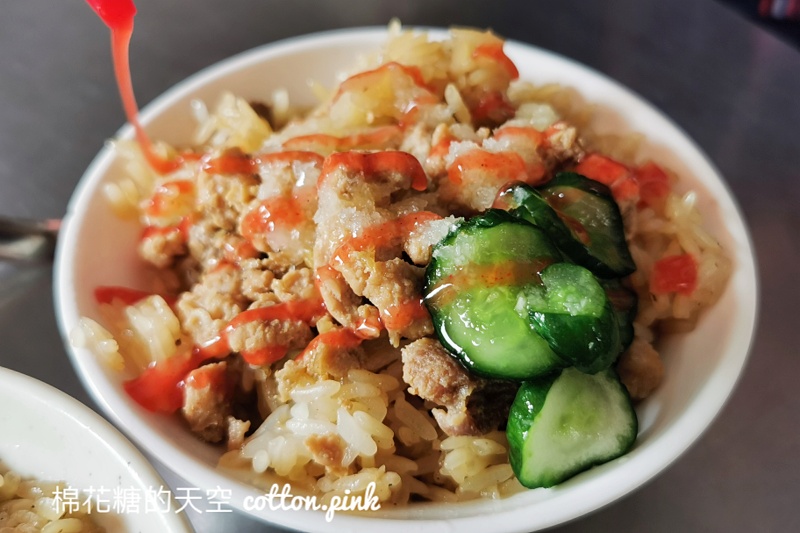 台中第五市場|從小吃到大的狀元米糕~柴魚湯免費喝，現在還有台中才有的麻薏喔！