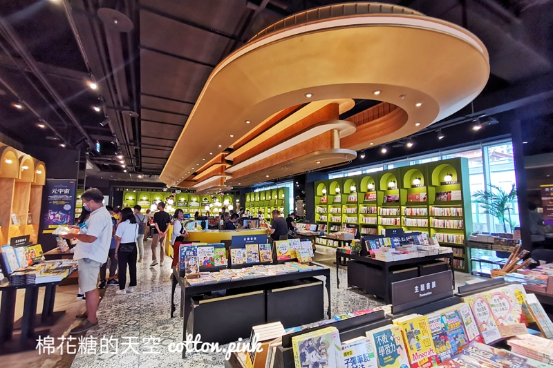 台中文青小書房搬家重新開幕！最新金石堂大片窗景美不勝收～