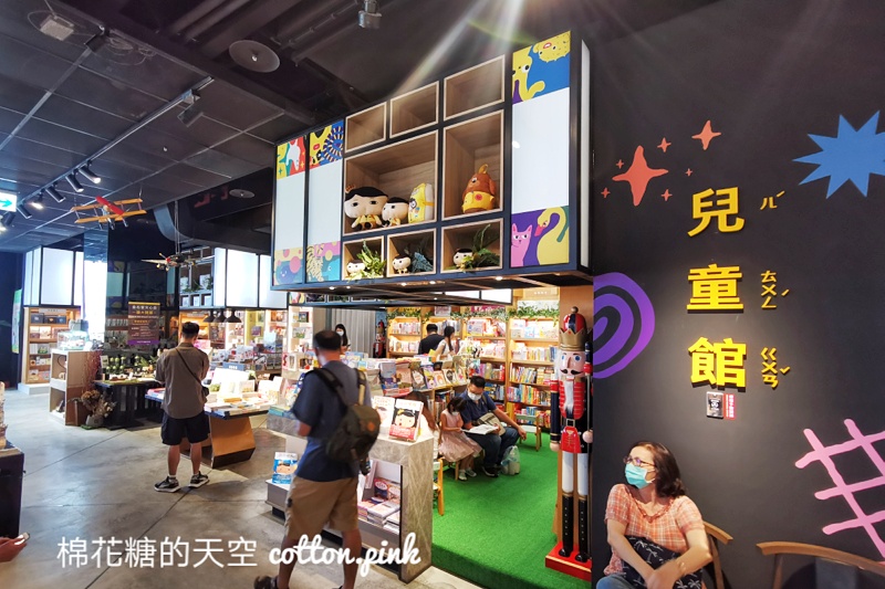 台中文青小書房搬家重新開幕！最新金石堂大片窗景美不勝收～