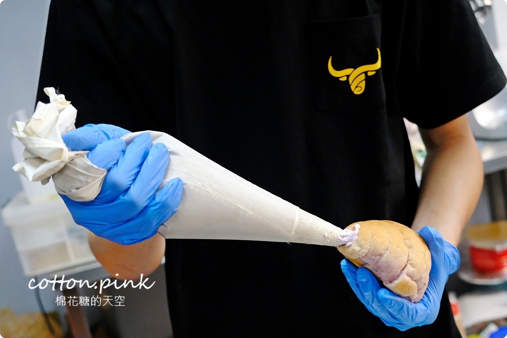 台中伴手禮推薦|爆醬牛頌生乳可頌粉嫩嫩分店新開幕
