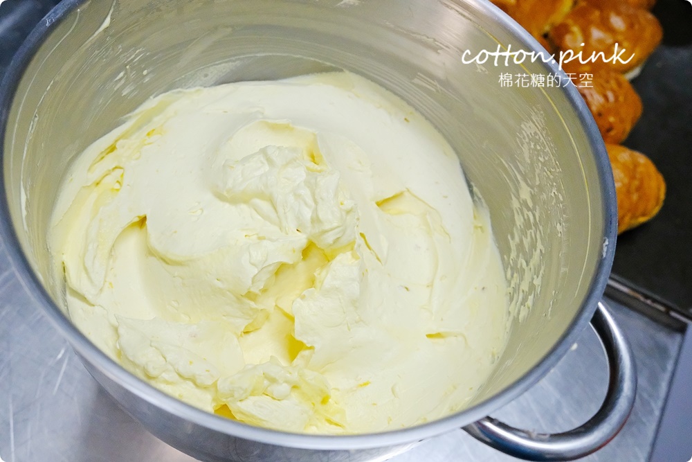 台中伴手禮推薦|爆醬牛頌生乳可頌粉嫩嫩分店新開幕