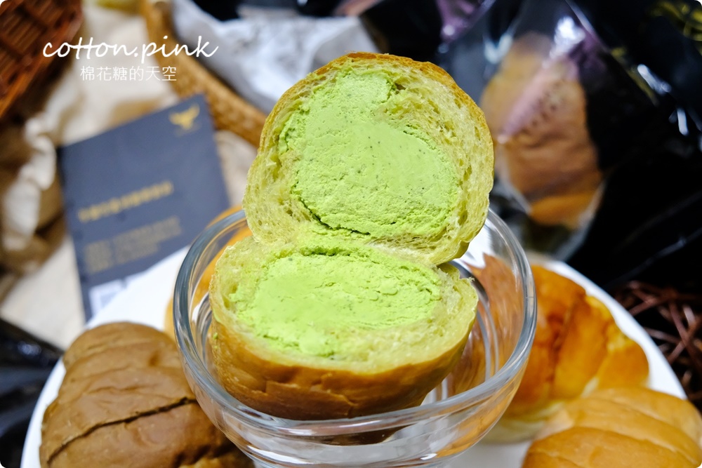 台中伴手禮推薦|爆醬牛頌生乳可頌粉嫩嫩分店新開幕