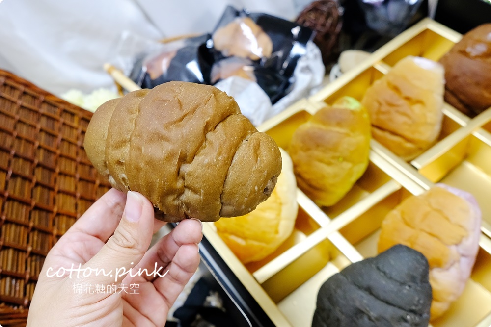 台中伴手禮推薦|爆醬牛頌生乳可頌粉嫩嫩分店新開幕