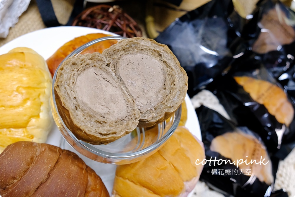 台中伴手禮推薦|爆醬牛頌生乳可頌粉嫩嫩分店新開幕