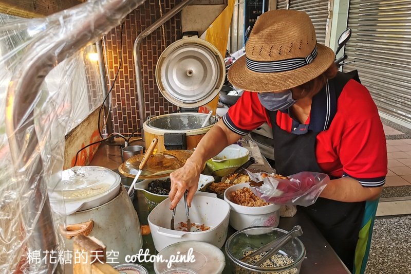 台中飯糰這家不一樣-青海路日式飯糰吐司整塊卜肉包進飯糰很過癮