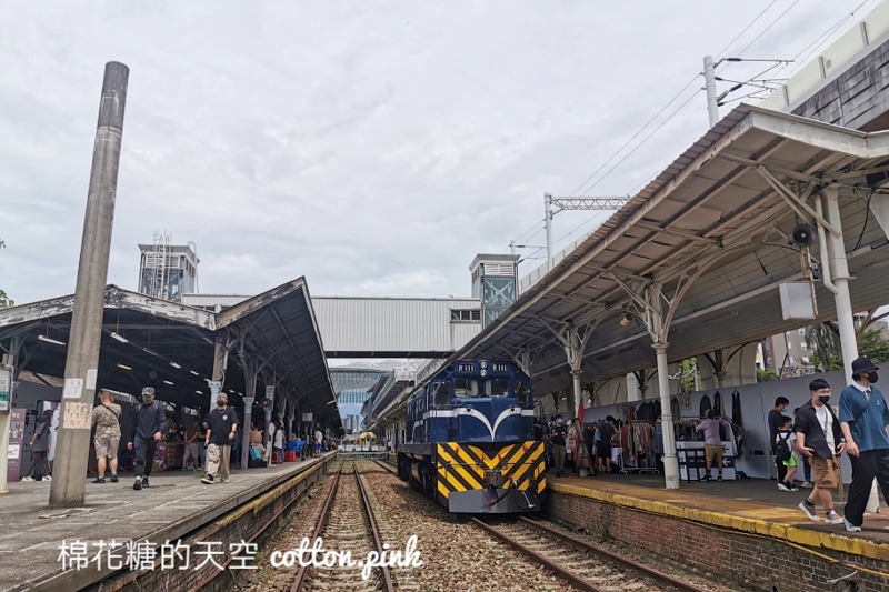 台中車站美食街-鐵鹿大街超多好料，牛排、套餐、下午茶通通有~
