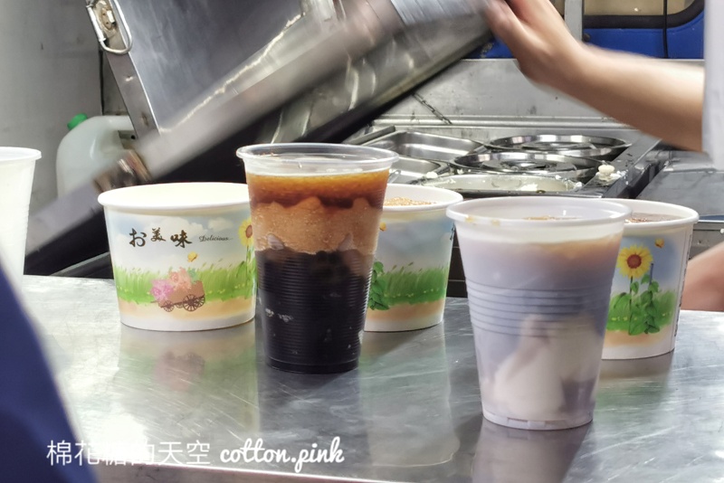 廟東夜市宵夜場！黑糖冰沙豆花排超長～細細冰沙超好吃