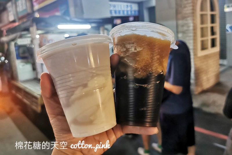 廟東夜市宵夜場！黑糖冰沙豆花排超長～細細冰沙超好吃