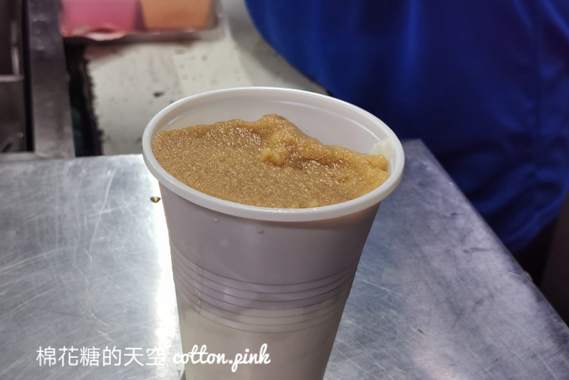 廟東夜市宵夜場！黑糖冰沙豆花排超長～細細冰沙超好吃