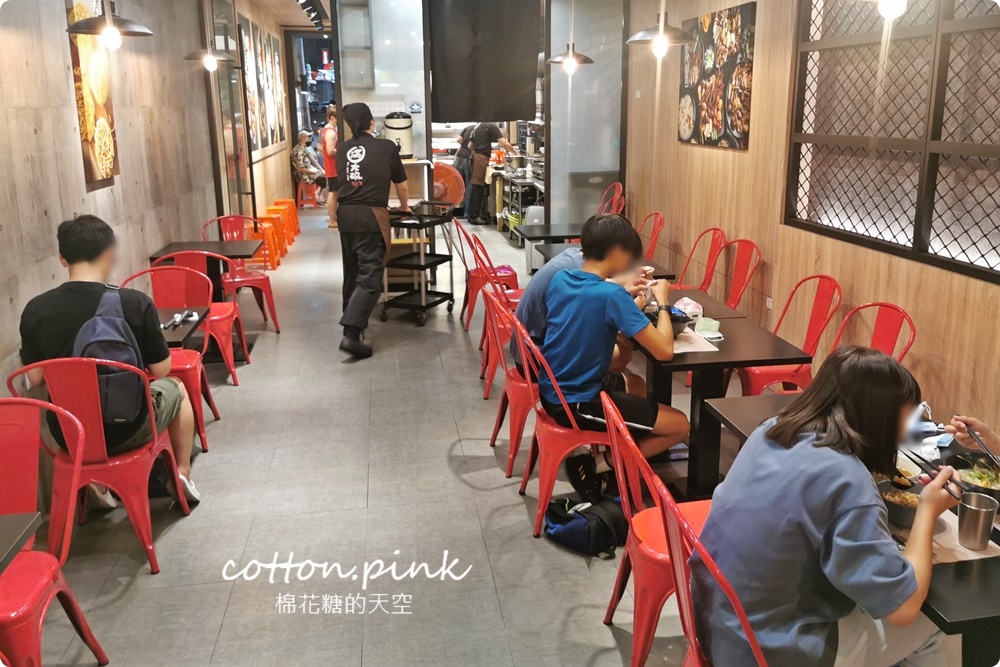滷味、炸物、麻辣鴨血通通有！滿大碗黎明店加碼滿額送青菜、王子麵