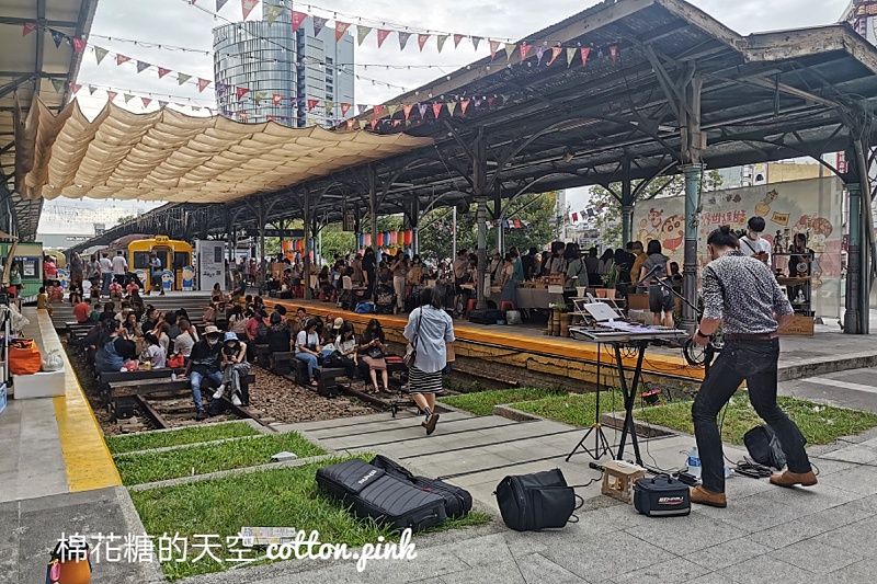 台中車站美食街-鐵鹿大街超多好料，牛排、套餐、下午茶通通有~