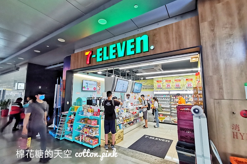 台中車站美食街-鐵鹿大街超多好料，牛排、套餐、下午茶通通有~