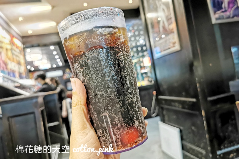 THI FRIDAYS美式餐廳，期間限定買一送一吃起來！