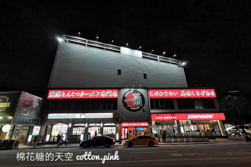 台中夜景市區也可以看！秋紅谷湖心倒影超美超浪漫