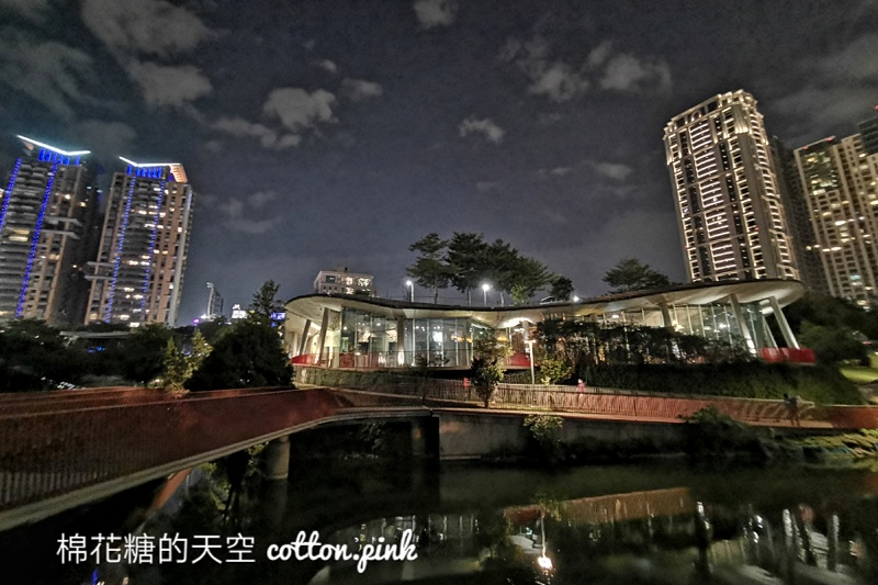 台中夜景市區也可以看！秋紅谷湖心倒影超美超浪漫
