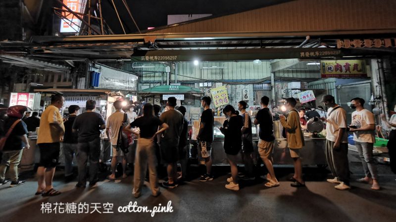 晚上九點才開門！烏龍路邊攤滷味、爌肉飯超人氣宵夜～