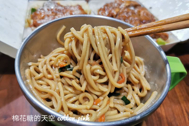 台中后庄老店排骨飯爌肉飯打開整個驚呆！排骨超大一塊～