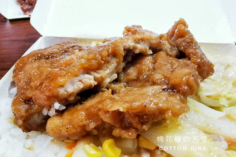台中后庄老店排骨飯爌肉飯打開整個驚呆！排骨超大一塊～