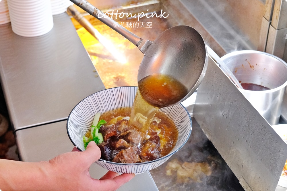 向上市場旁牛谷飲食店牛肉麵專賣～暗藏厲害滷味鴨頭必點