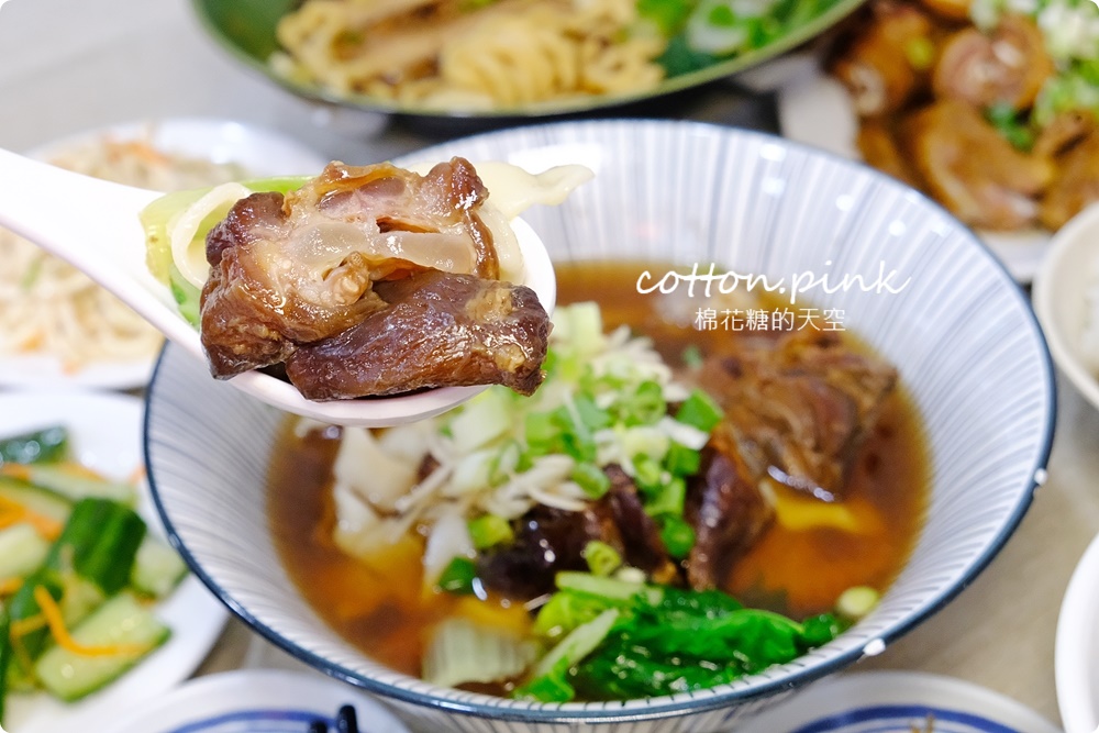 向上市場旁牛谷飲食店牛肉麵專賣～暗藏厲害滷味鴨頭必點