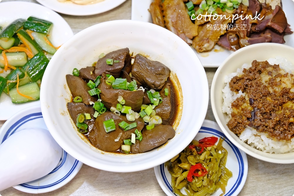 向上市場旁牛谷飲食店牛肉麵專賣～暗藏厲害滷味鴨頭必點
