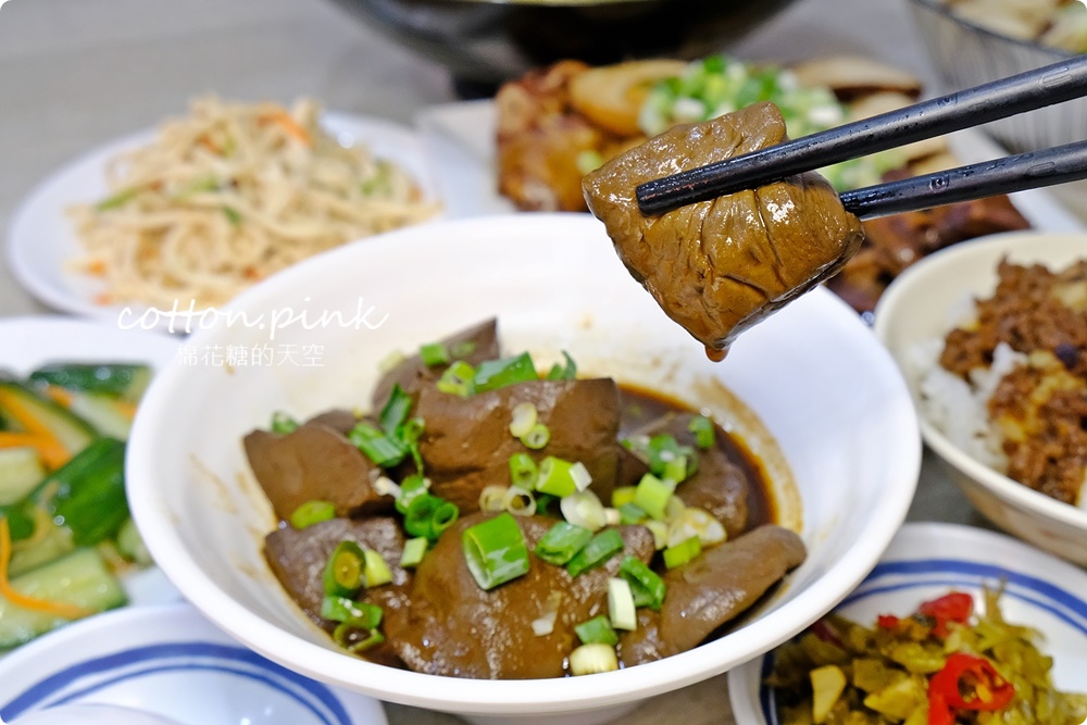 向上市場旁牛谷飲食店牛肉麵專賣～暗藏厲害滷味鴨頭必點