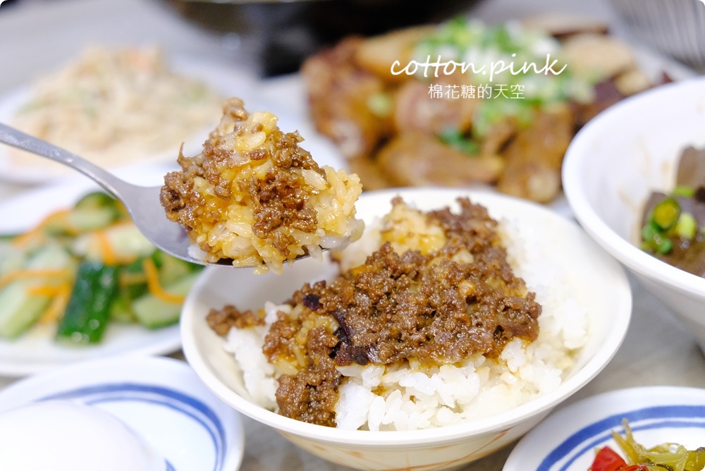 向上市場旁牛谷飲食店牛肉麵專賣～暗藏厲害滷味鴨頭必點